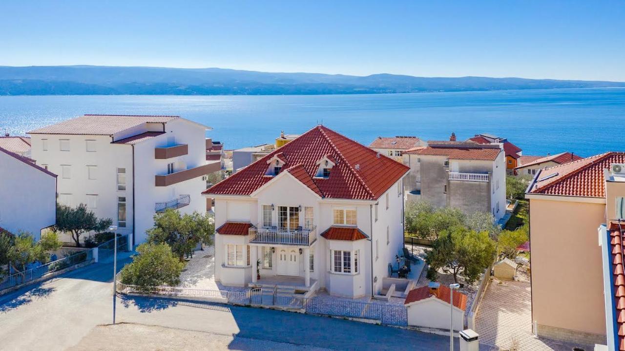Dream House * Omis