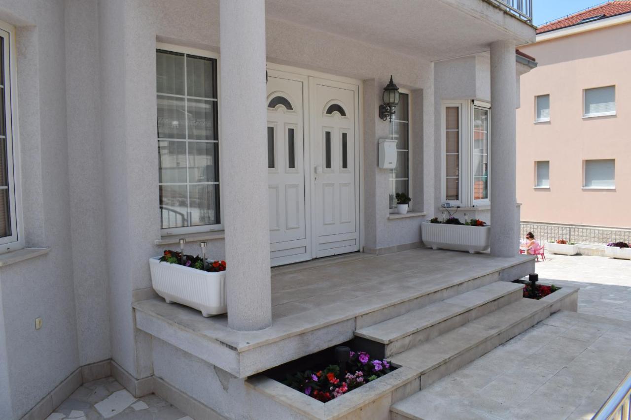 Dream House Apartment