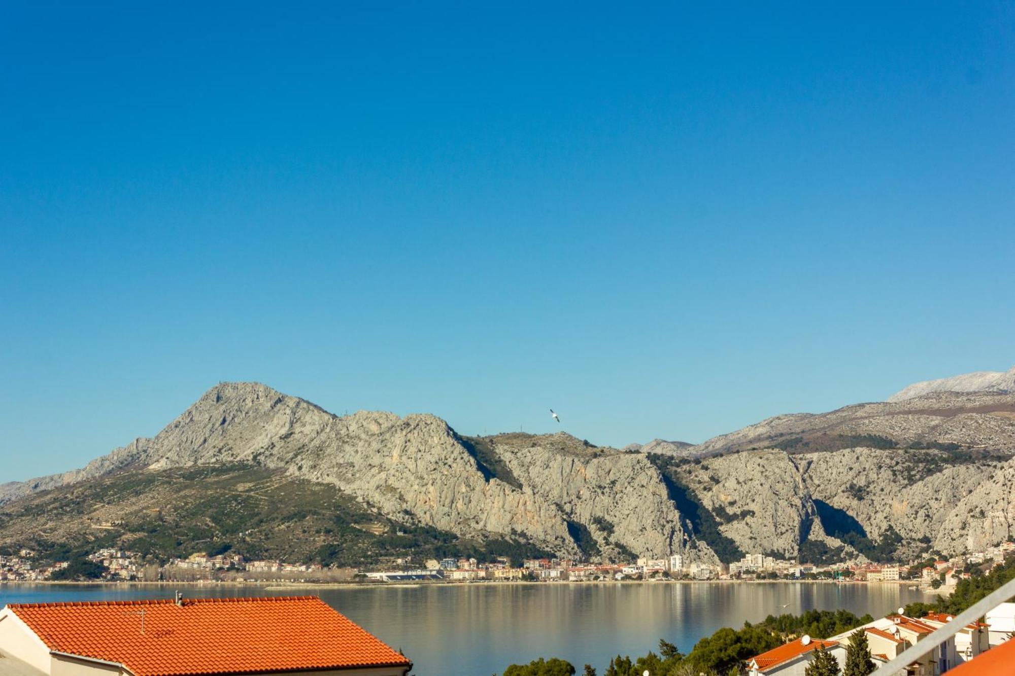 Dream House * Omis