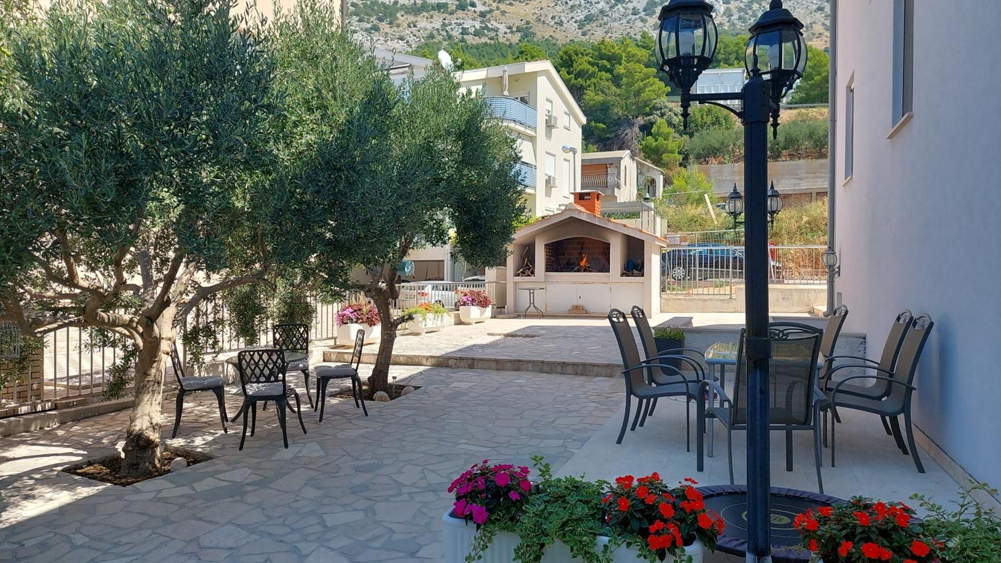 Dream House * Omis